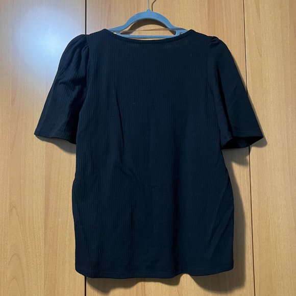 Black Ribbed Blouse with flutter sleeves - Picture 2 of 3